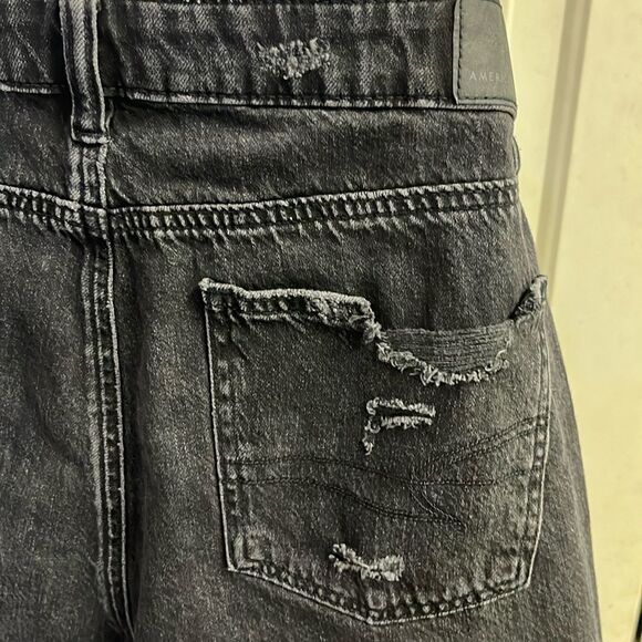 American Eagle Black Destroyed Distressed Whisker Faded Mom Shorts - Size 10 - Picture 11 of 16